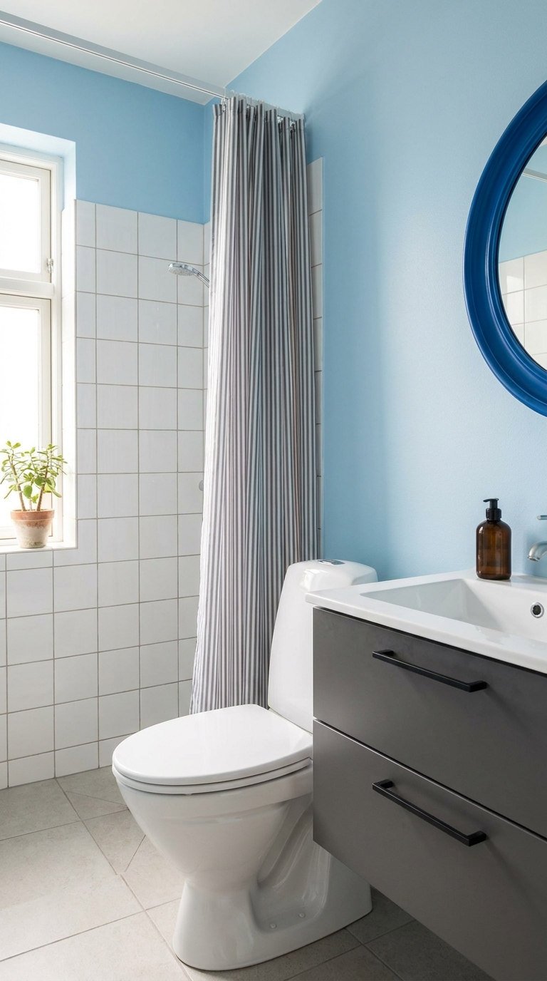 petite salle bain bleue compacte