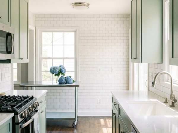 15 idées pour aménager une cuisine blanche lumineuse, pratique et accueillante
